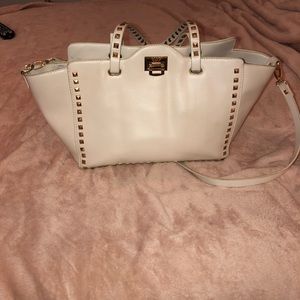 💋SOLD💋 Bcbg cream shoulder purse